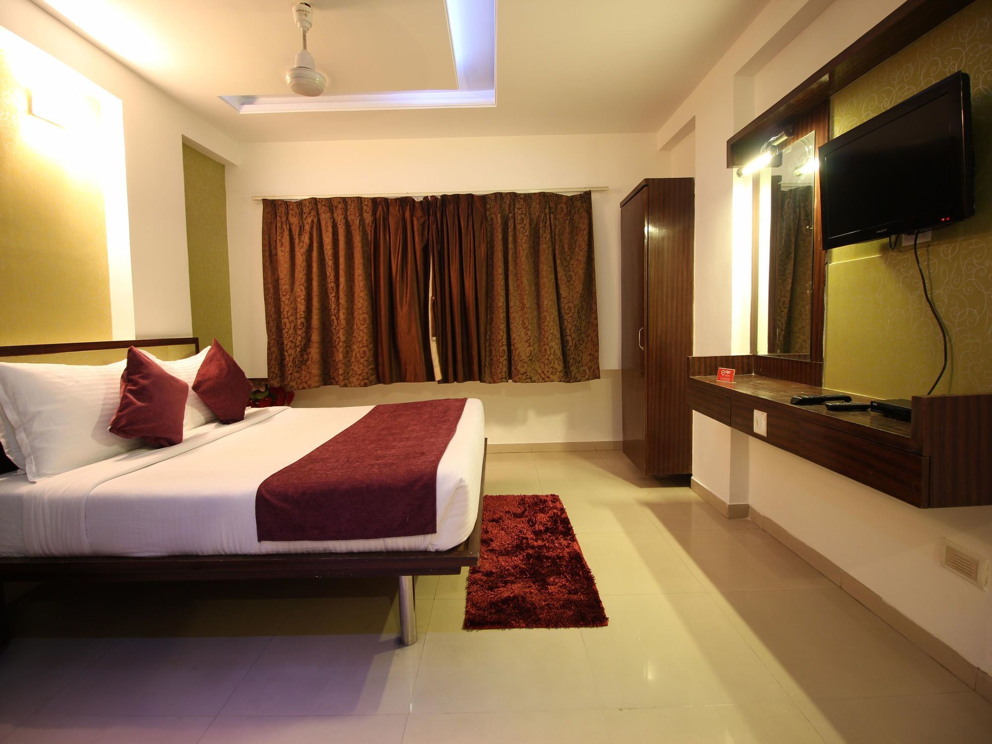 Oyo 2485 Hotel Kalash Inn Ahmedabad Esterno foto